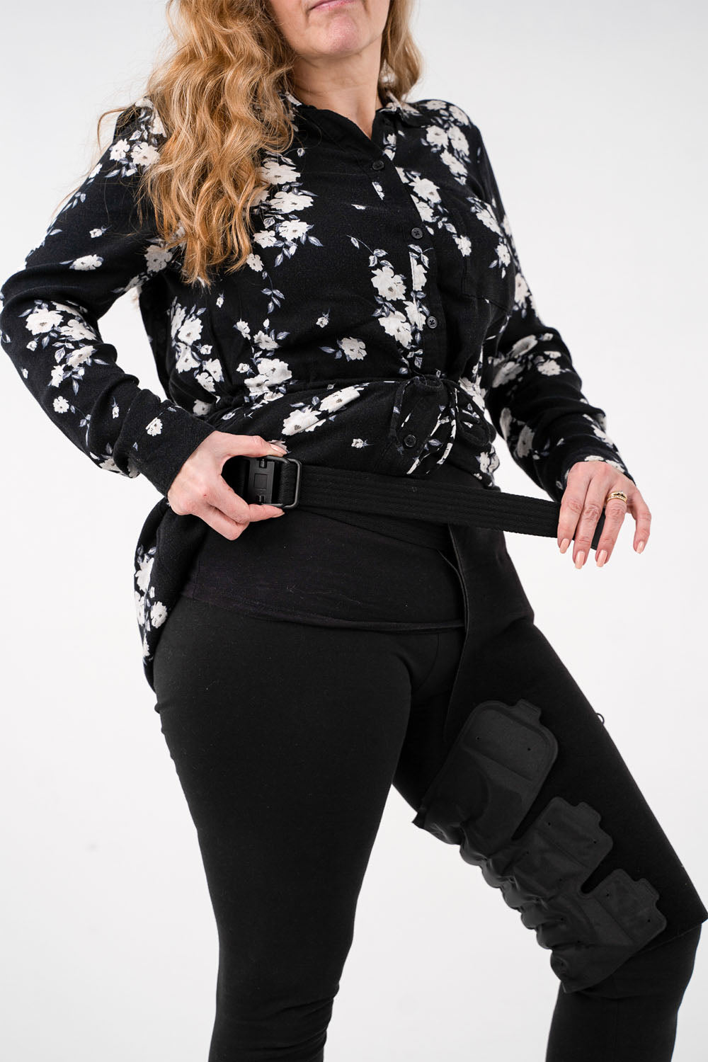 adjustable waist belt holds up aero-wrap thigh