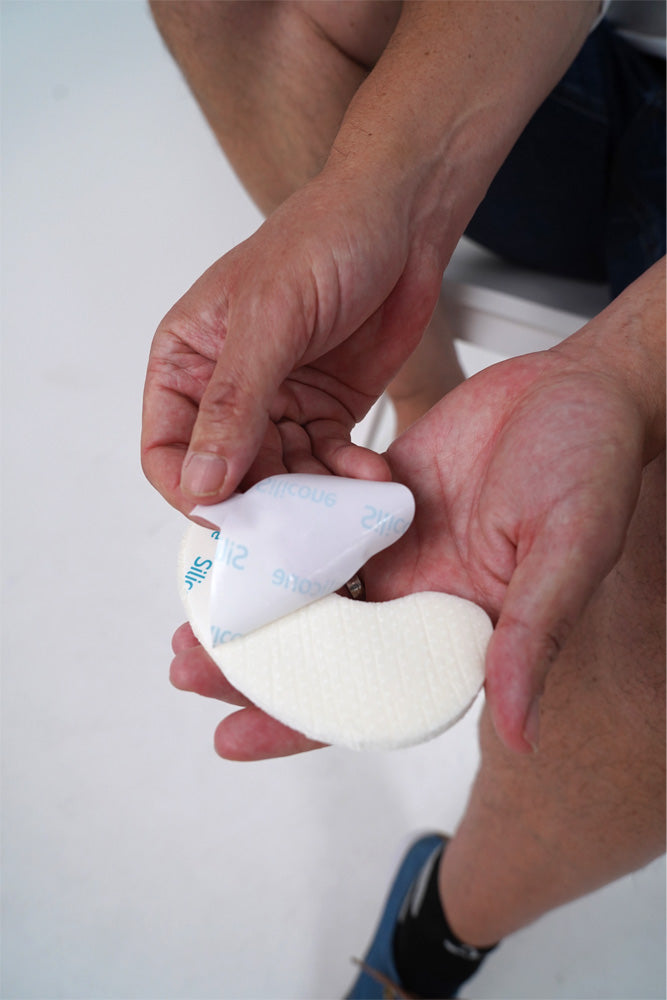 peel back to reveal silicone layer on aerobolster for absorbing exudate from the diabetic ulcer