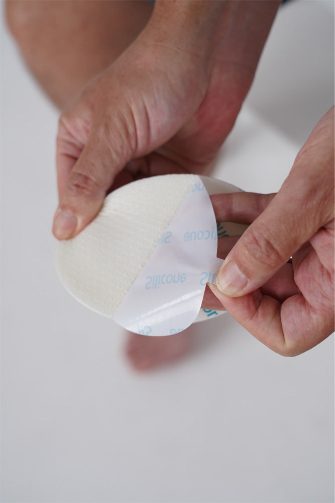 peel aerobolster foam protective layer for silicone adhesive face for application over wound on lower leg